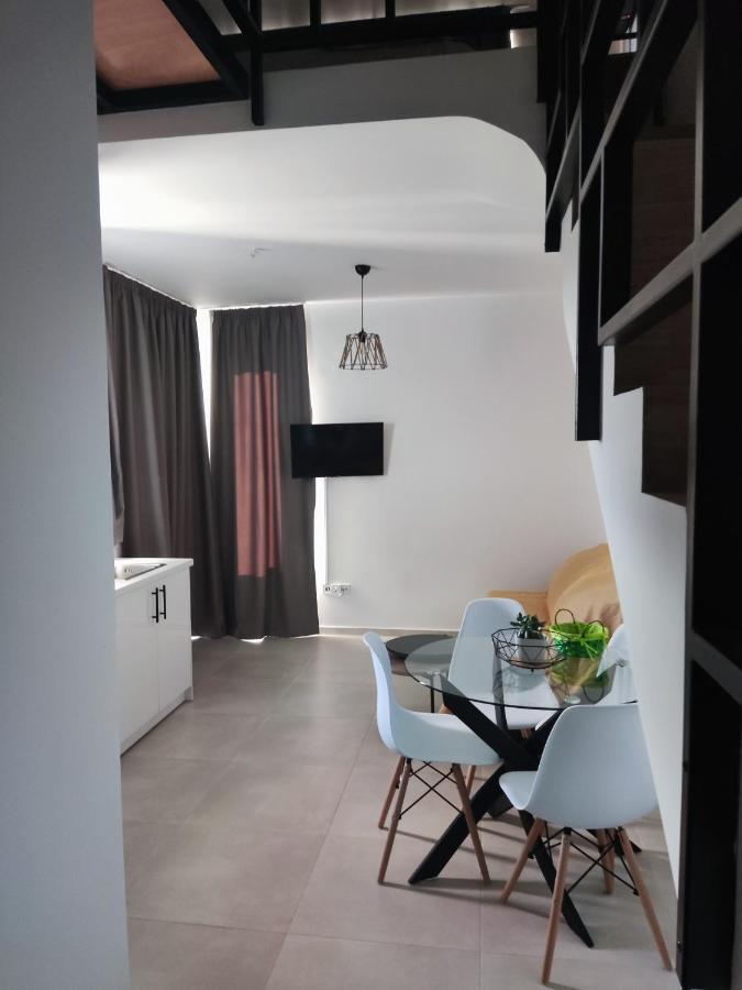Pagani Blue - Luxury Maisonette B3 Apartment *